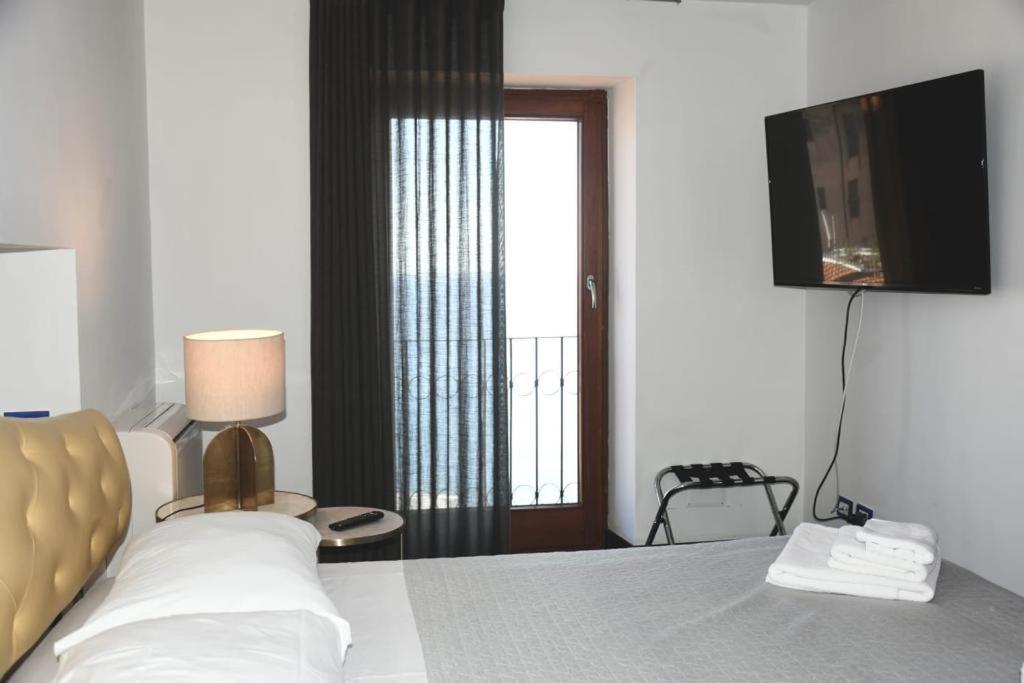 Le Suite Guarinelli B&B กาเอตา ภายนอก รูปภาพ