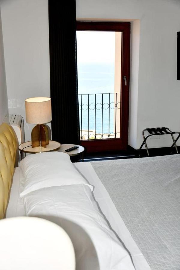 Le Suite Guarinelli B&B กาเอตา ภายนอก รูปภาพ