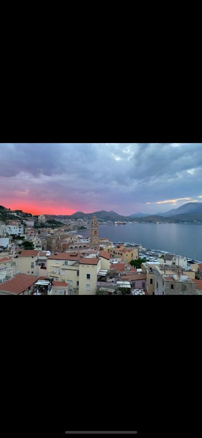 Le Suite Guarinelli B&B กาเอตา ภายนอก รูปภาพ